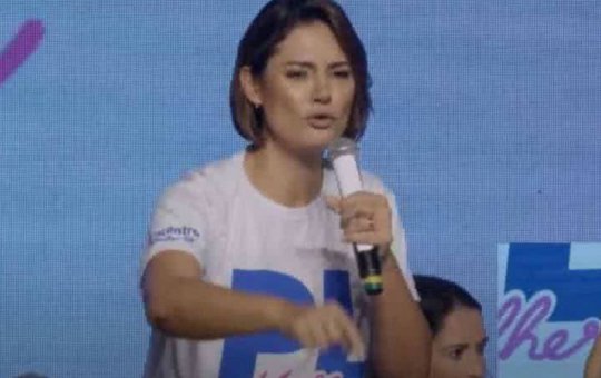 Em evento do PL Mulher, Michelle Bolsonaro critica a esquerda: 'partido das trevas'