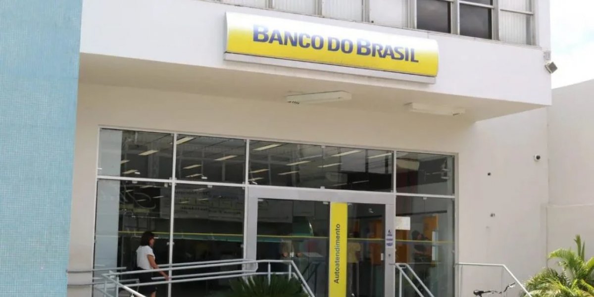 Descarte irregular de dados sigilosos em agência de Banco do Brasil é denunciado por moradores de Madre de Deus