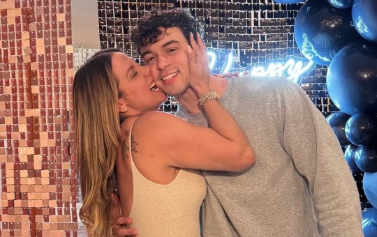 Carla Perez treina com o filho em preparação para campeonato de fisiculturismo