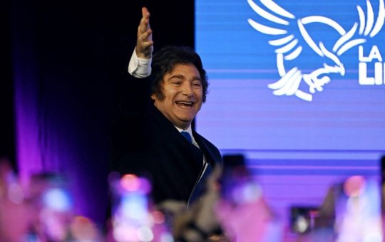 Partido de Milei vence eleições legislativas na Argentina e consolida força no Congresso