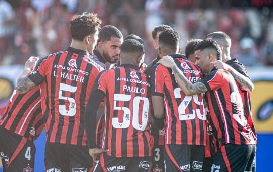 Vitória: Gols sofridos nos minutos finais custam pontos preciosos que poderiam deixar a equipe no 7º lugar