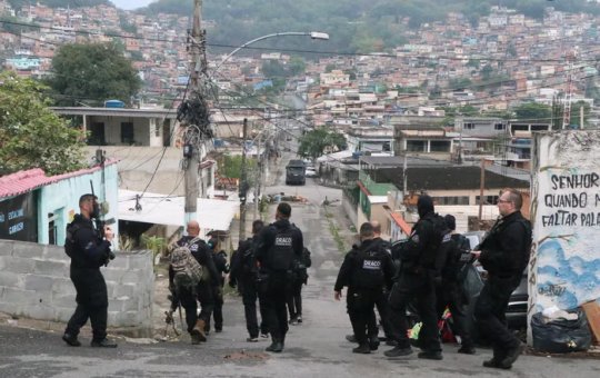 Mais de 2 mil agentes participam de operação policial no Rio de Janeiro