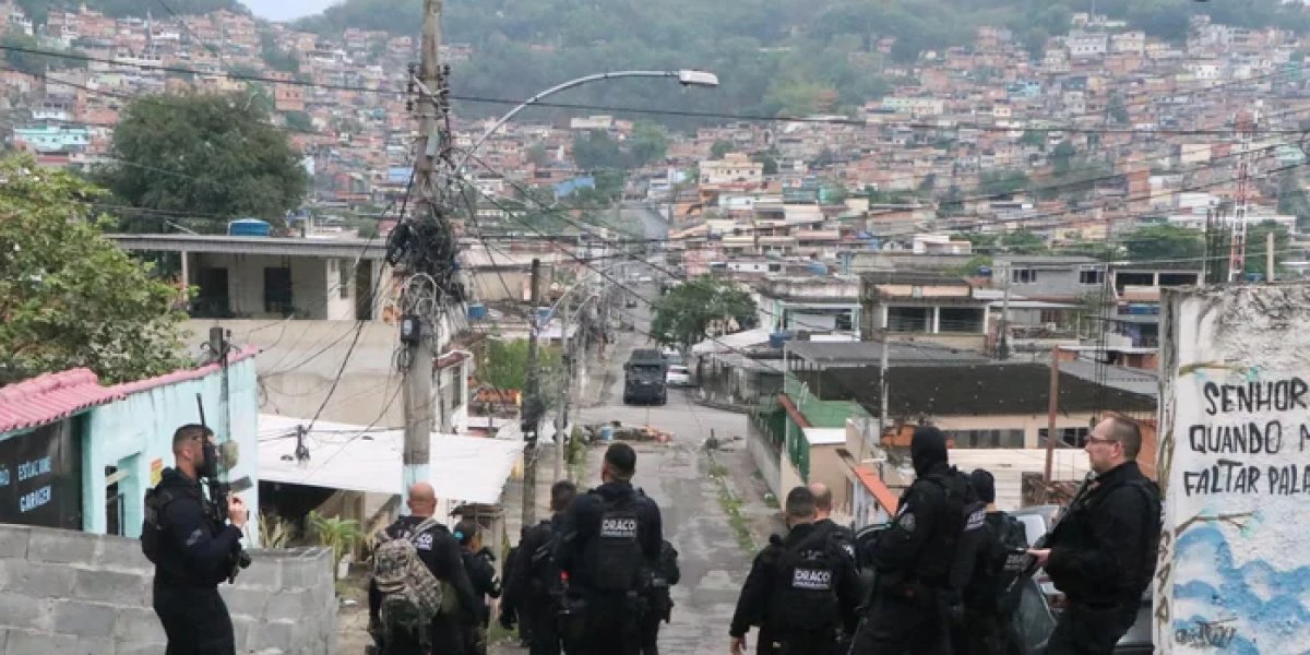 Mais de 2 mil agentes participam de operação policial no Rio de Janeiro