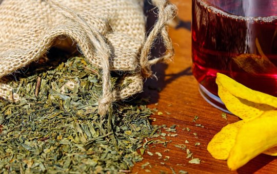 Chá nem sempre é remédio: quando a medicina alternativa vira risco