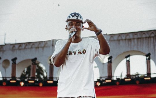 João Gomes passa por momento de tensão com a família no Rio de Janeiro e desabafa: "Atiraram do nada"