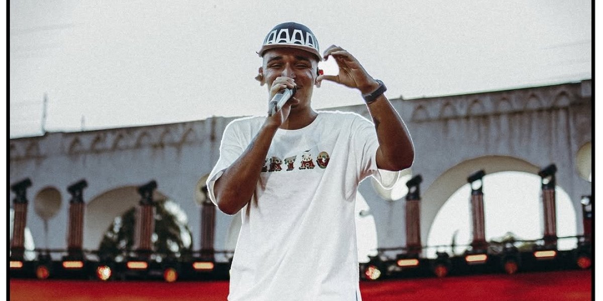 João Gomes passa por momento de tensão com a família no Rio de Janeiro e desabafa: "Atiraram do nada"