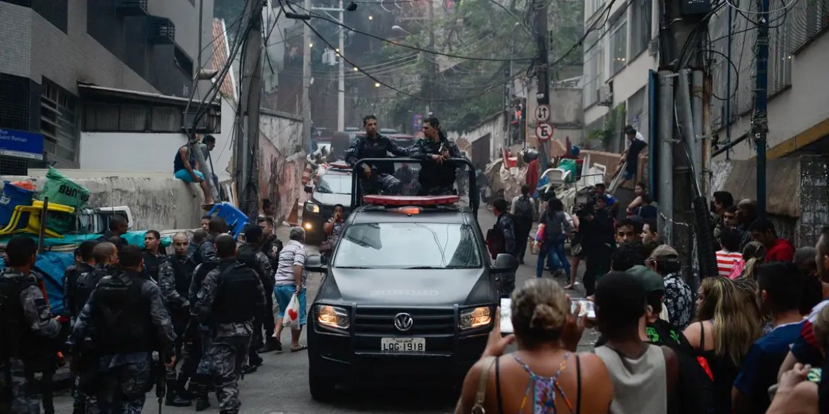 Número de mortos na megaoperação no Rio de Janeiro pode passar de 100 após corpos achados em mata