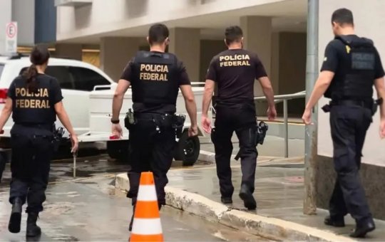 PF cumpre mandados em endereços de alto padrão na capital baiana