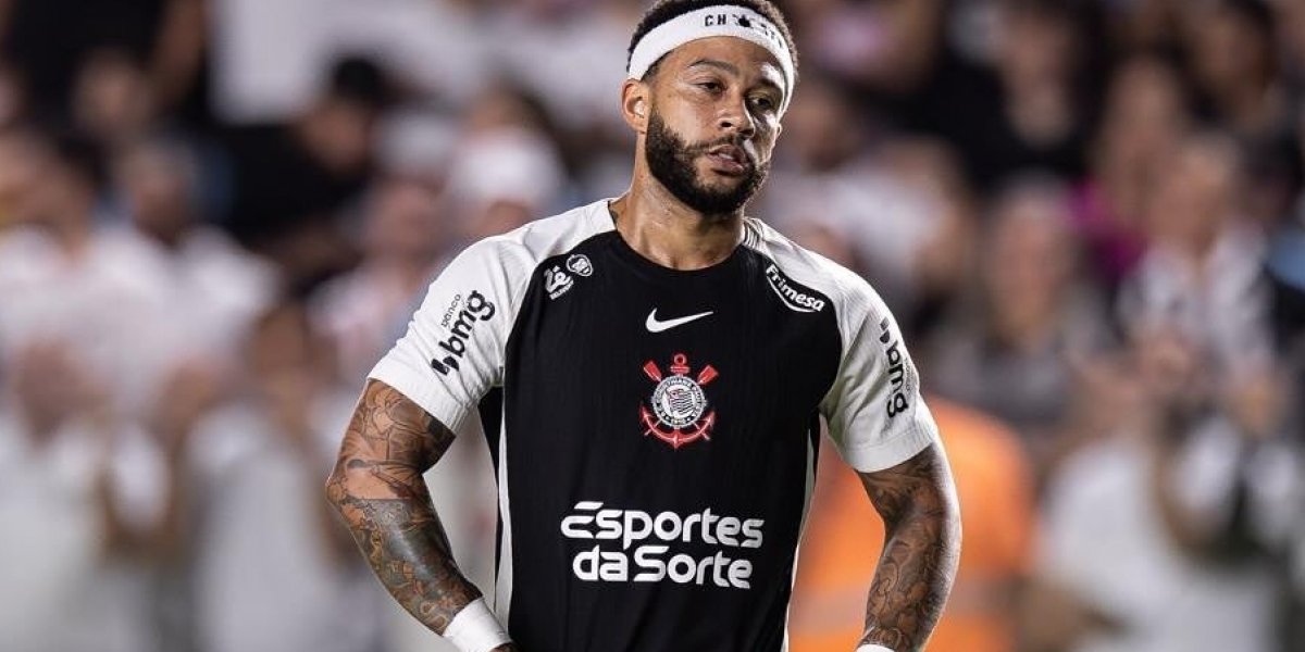 Memphis Depay em jogo do Corinthians