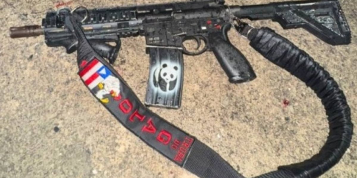 Fuzill apreendido em operação do Rio de Janeiro tinha bandeira do estado da Bahia