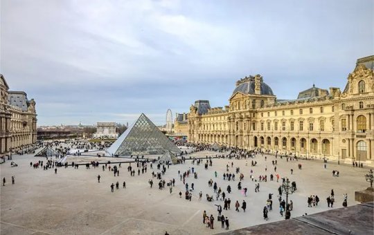 Polícia francesa prende mais cinco suspeitos de roubo de joias do Museu do Louvre