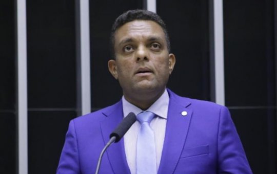 Deputado critica operação no Rio e afirma que 'gente da igreja' também foi morta