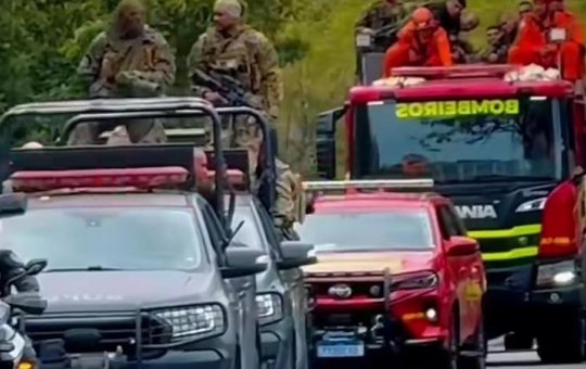 Corpos de policiais mortos em megaoperação são homenageados durante cortejo no Rio de Janeiro