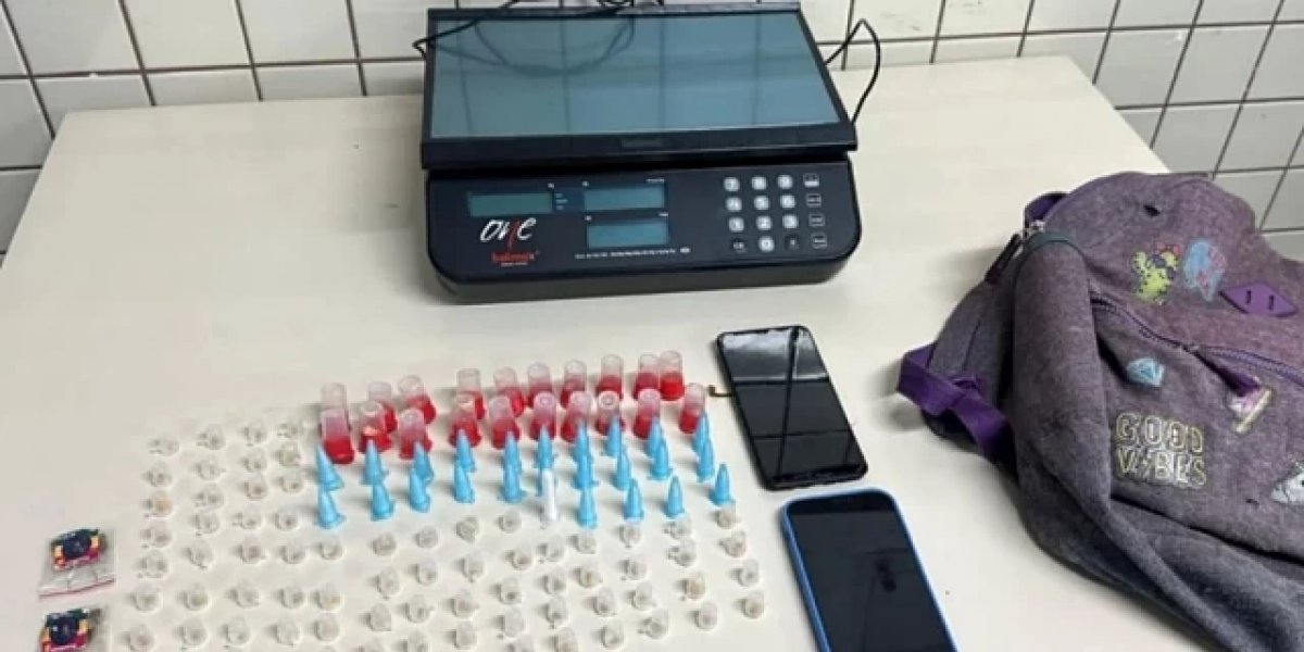 Homem é preso com mais de 100 porções de drogas em Arembepe