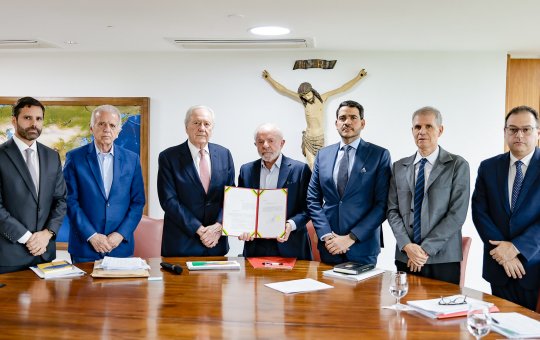 Lula assina projeto de lei “antifacção” e propõe penas mais duras contra o crime organizado