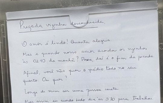 Vizinho escreve comunicado reclamando de “barulho” de vizinha em prédio: 'É o fim da picada'