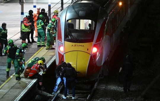 Ataque a faca em trem deixa ao menos 10 feridos na Inglaterra