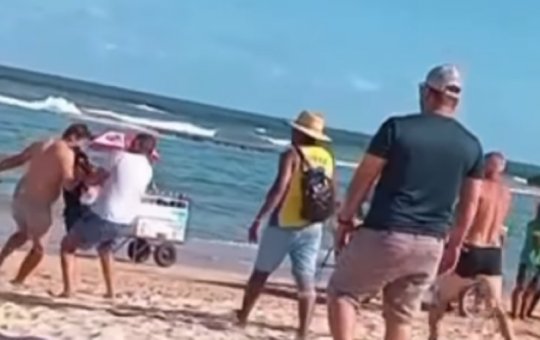 Briga é registrada em praia de Pernambuco após flagrante de ato obsceno entre dois homens