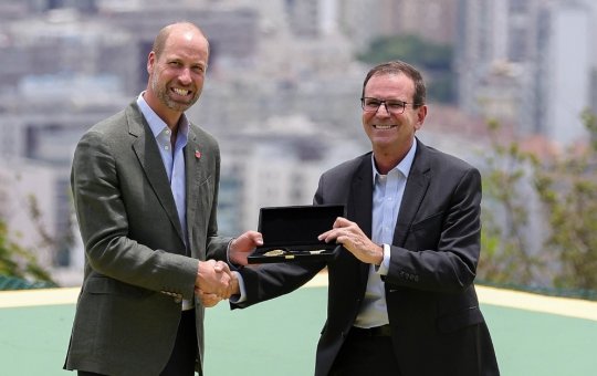 Príncipe William recebe as "chaves do Rio de Janeiro" e comenta megaoperação realizada na cidade