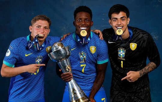 Seleção brasileira sub-17 estreia na Copa do Mundo da categoria com dois jogadores do Bahia como titulares