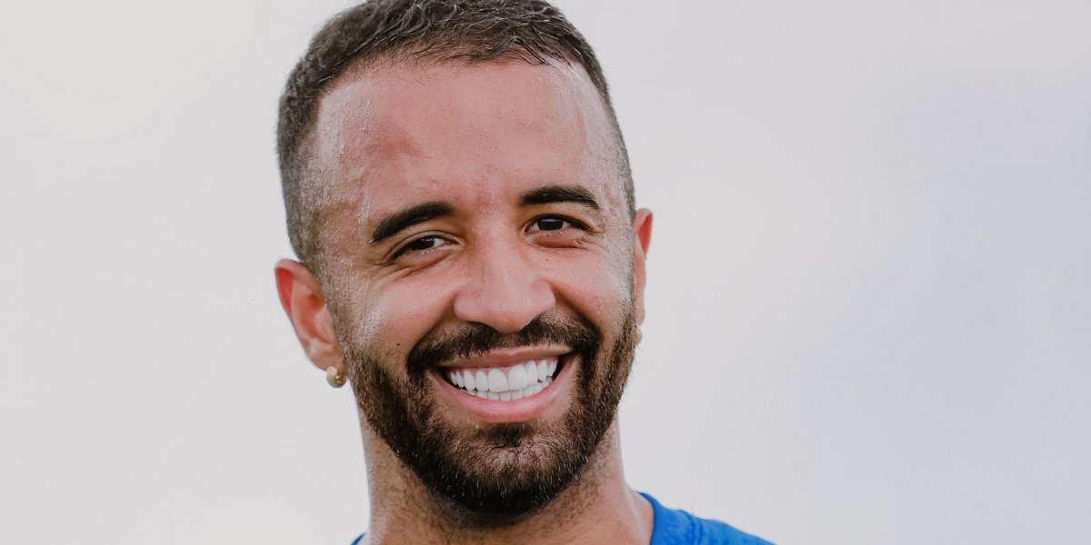 Após quase três meses fora por lesão, Caio Alexandre viaja com delegação tricolor