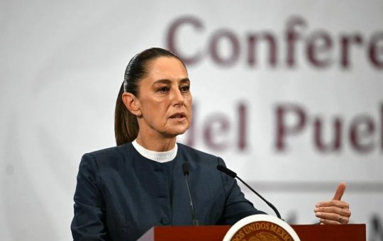 Presidente do México é assediada em evento e agressor é detido