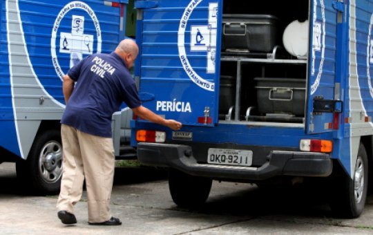 Corpo é achado com marcas de tiros perto de lagoa em Feira de Santana