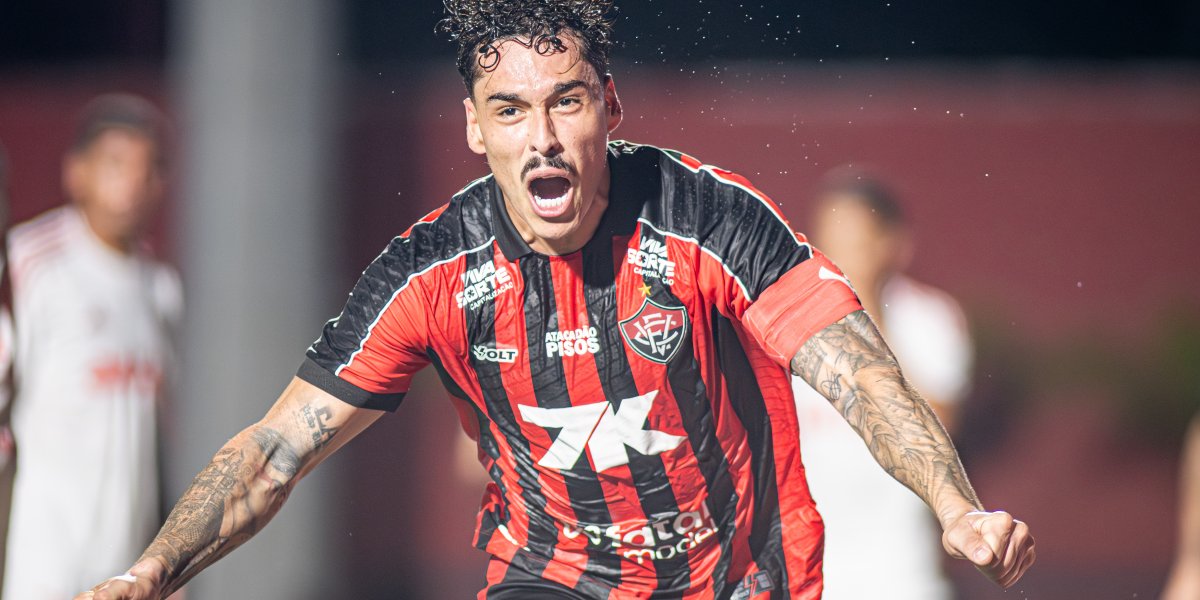 Lucas Halter comemorando o gol da partida