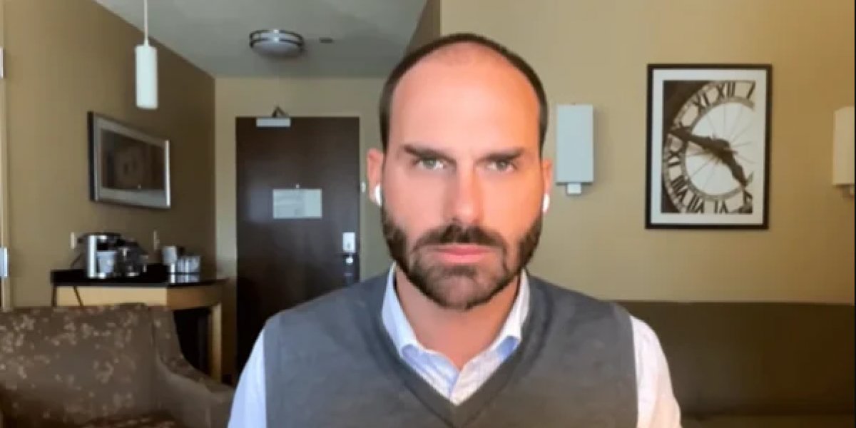 Eduardo Bolsonaro volta a criticar Tarcísio e diz que governador é “candidato do sistema” para 2026