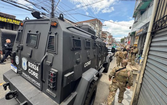 Polícia Civil realiza operação na Capelinha de São Caetano após ataque que deixou dois mortos em Salvador