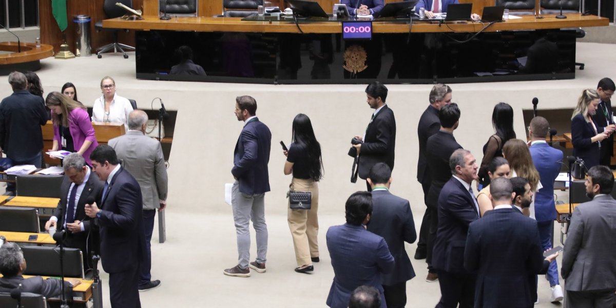 Câmara dos Deputados em votação da PDL-03