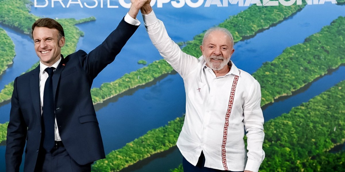 Lula ao lado de Emmanuel Macron, presidente da França