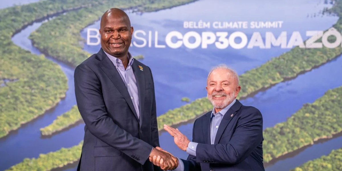 Lula ao lado de Daniel Francisco Chapo, presidente de Moçambique