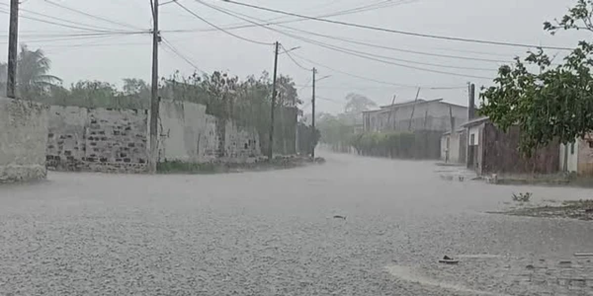Chuva de granizo surpreende moradores de Itambé; cidade está sob alerta de tempestade