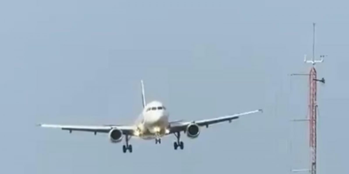 Avião pousa de lado e assusta internautas