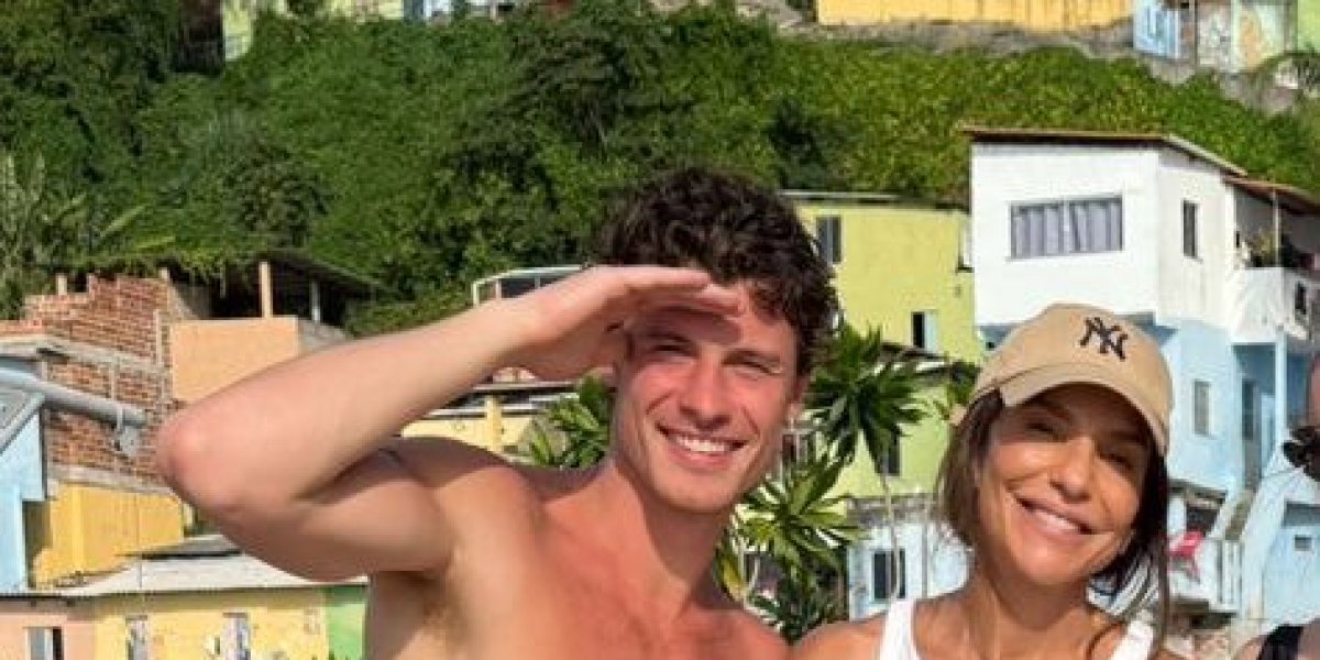 Shawn Mendes curte manhã de praia em Salvador e posa com fãs no Porto da Barra