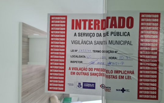 Mulher é indiciada por atuar ilegalmente como médica em clínica clandestina na Bahia