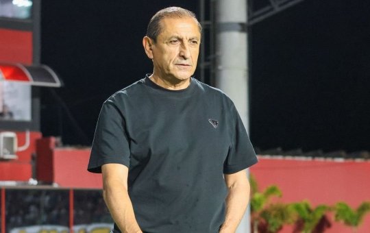 Ramon Diaz, técnico do Internacional, solta frase machista em entrevista: "Futebol é para homens, não meninas"