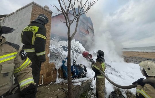 Helicóptero cai, provoca explosão e mata 4 pessoas na Rússia