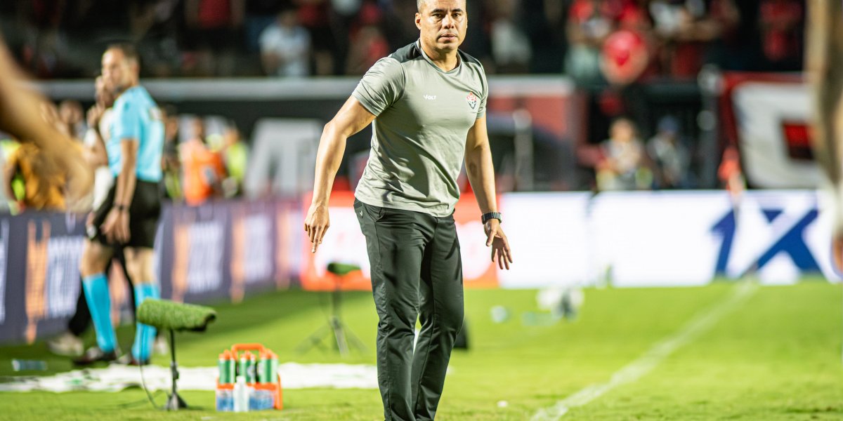Jair Ventura vê Vitória superior ao Botafogo no segundo tempo: 'Fomos melhores'