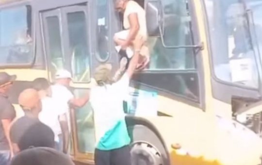 Ônibus tem princípio de incêndio a caminho de velório no interior da Bahia