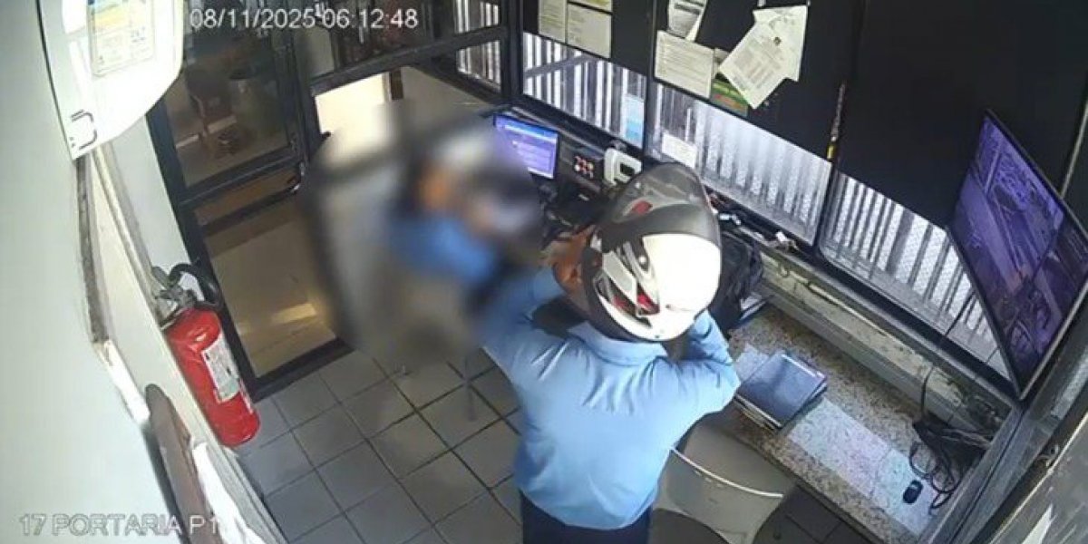 Vídeo mostra o porteiro agredindo a colega de trabalho