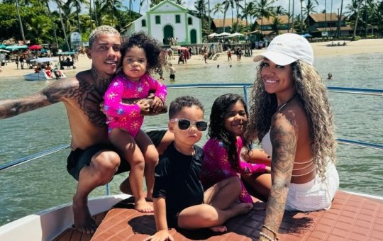 MC Poze reforça importância de Vivi e nega rumores de traição 