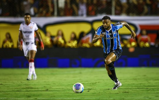 Lateral experiente de time da Série A classifica o Barradão como o estádio mais difícil que jogou: 'Caldeirão'