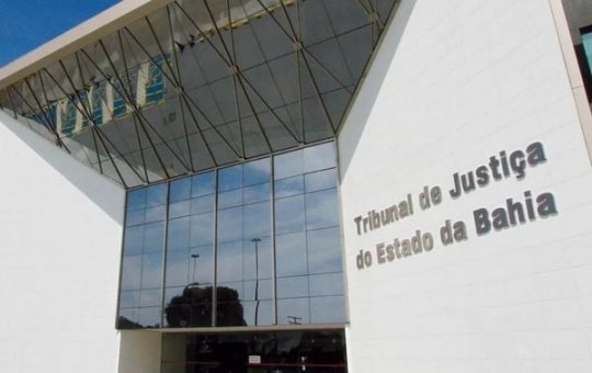 Justiça condena homem a 60 anos por queimar casal em situação de rua em Salvador