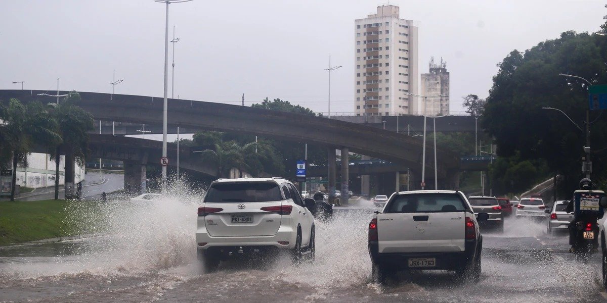 Defesa Civil de Salvador eleva alerta para nível de Atenção devido às fortes chuvas