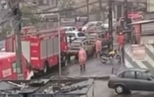 Duas pessoas são resgatadas com vida após desabamento em Cajazeiras 2, em Salvador