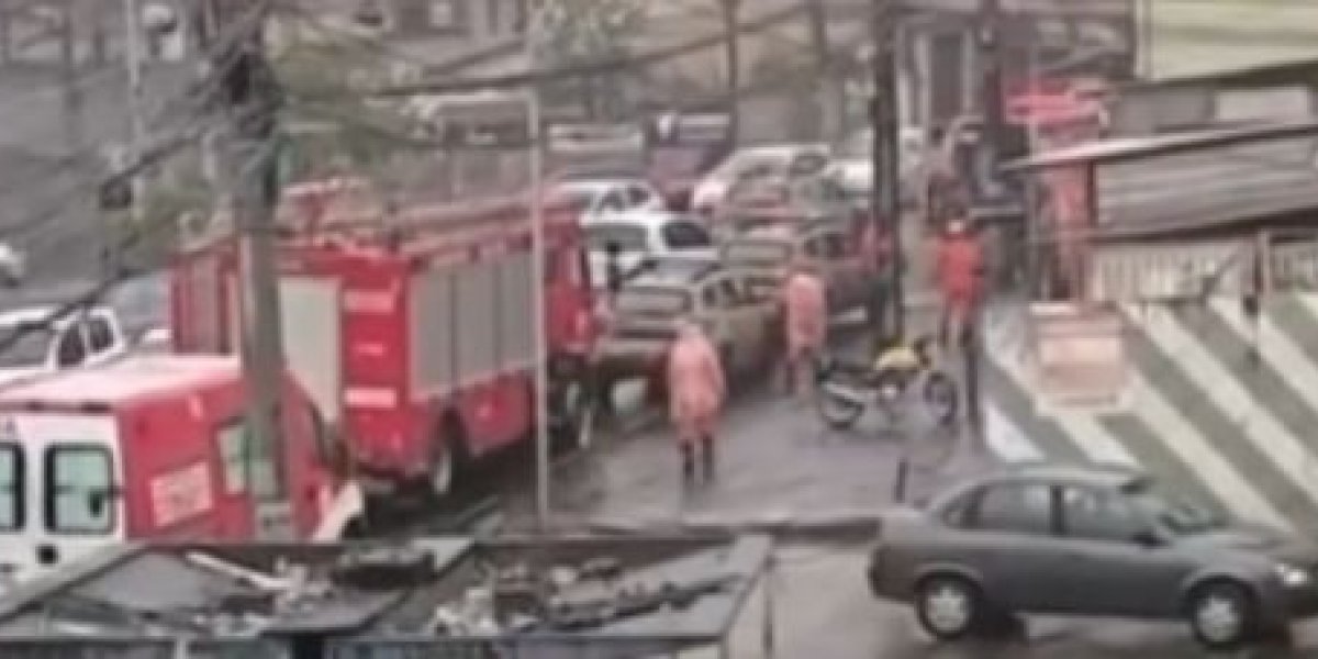 Duas pessoas são resgatadas com vida após desabamento em Cajazeiras 2, em Salvador