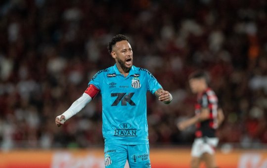 Neymar nega que teria pedido desculpas ao treinador do Santos após derrota contra o Flamengo