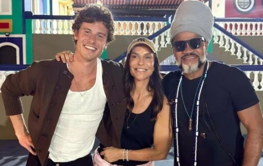 Ivete Sangalo leva Shawn Mendes para conhecer o Candyall Guetho Square e Carlinhos Brown